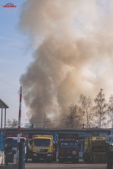 Pożar sortowni w Jastrzębiu. Potężna chmura toksycznego dymu nad miastem. ZOBACZCIE NOWE ZDJĘCIA z akcji