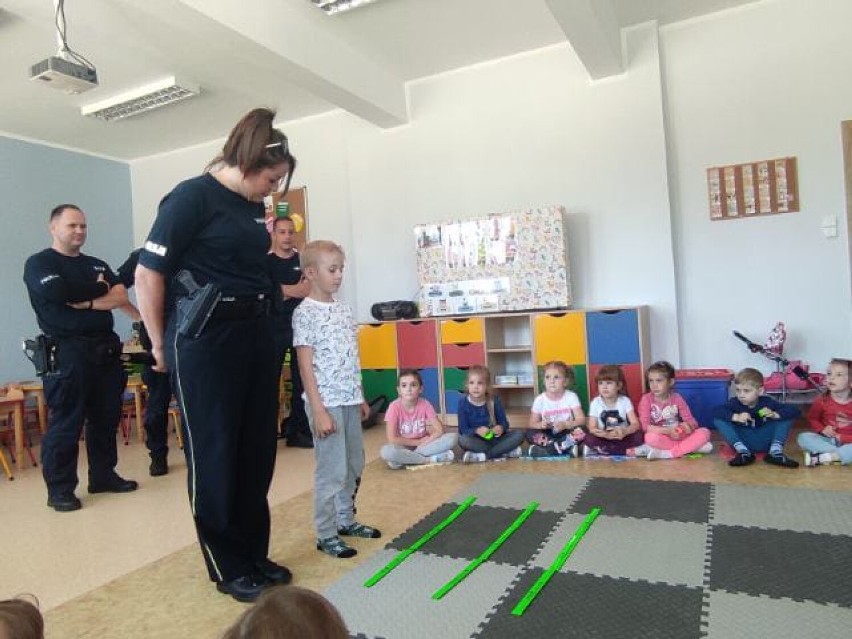 Policjanci z Krokowej szykują przedszkolaków do wakacji - czerwiec 2022