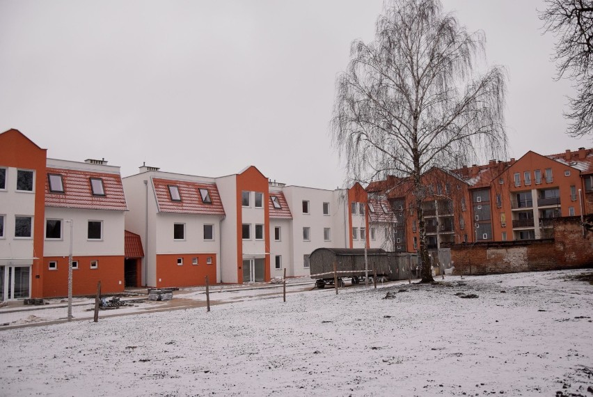 Malbork. Nowy budynek komunalny przy Pasteura czeka na lokatorów [ZDJĘCIA]. Jeszcze odbiory, a potem już zasiedlanie