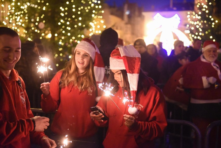 Jarmark na Rynku można odwiedzać codziennie od 12:00 do 20:00 do 21 grudnia