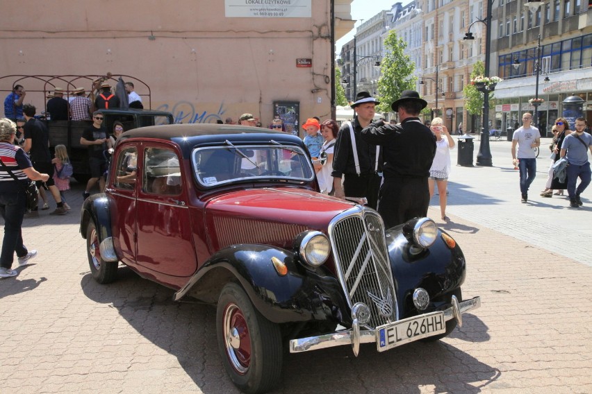 Swingowy spacer na Piotrkowskiej. Zespół Sweet & Hot Jazzband maszerował deptakiem