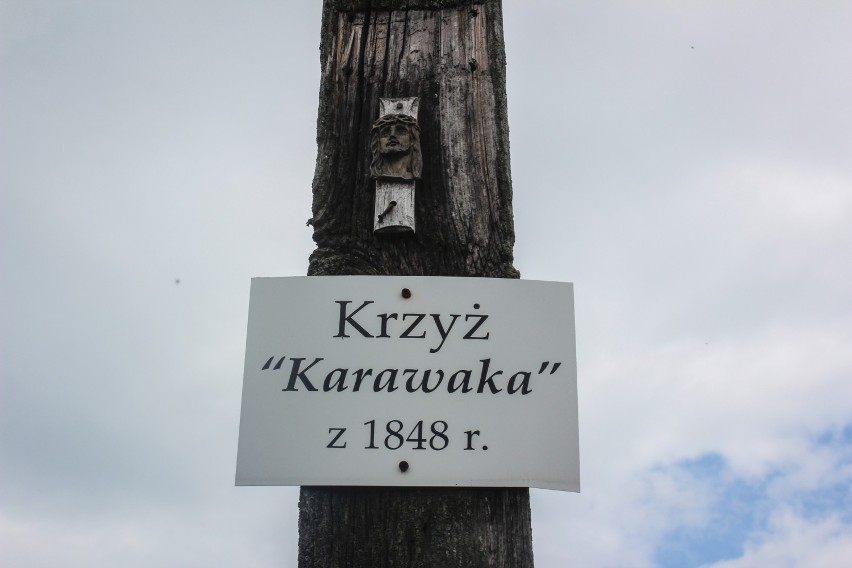 Stary krzyż ustawiony między Krzemieniem a Konstantowem w powiecie janowskim