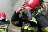 Pożar w Classenie w Zwonowicach. Płonie zbiornik na trociny. Z ogniem walczą cztery zastępy straży pożarnej z Rybnika