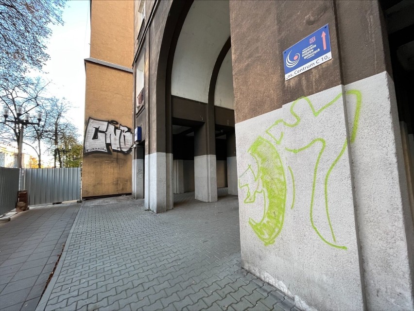 Kraków miastem pseudograffiti. Bohomazy szpecą i oburzają