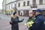 Tarnów. Kampania "Biała wstążka" wyszła na ulice. Rozmowy z mieszkańcami [ZDJĘCIA]