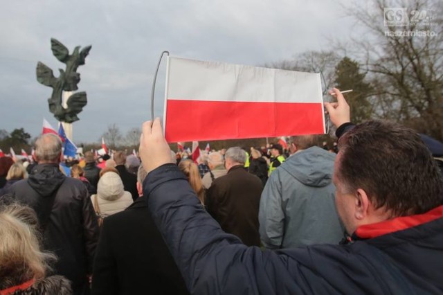 Manifestacja Komitetu Obrony Demokracji w Szczecinie - 19 grudnia
