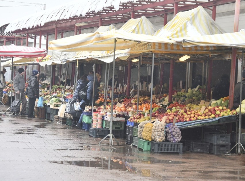 W czwartek, 31 marca, na radomskim targowisku Korej panował...