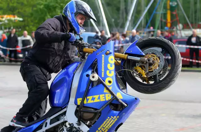 Moto Festyn w Moszczenicy, jedną z atrakcji był stunt motocyklowy, kierowcy pokazali drift