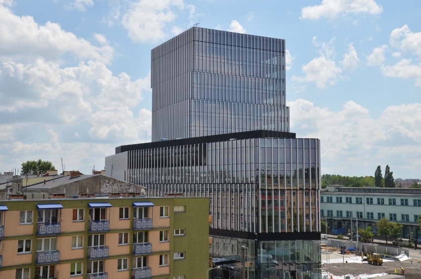 Wrocław: Budowa Silver Tower Center i hotelu Ibis Styles coraz bliżej końca (NOWE ZDJĘCIA)