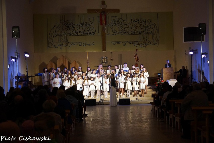 Koncert dla Jasia Tworka w  kościele w Mrzezinie