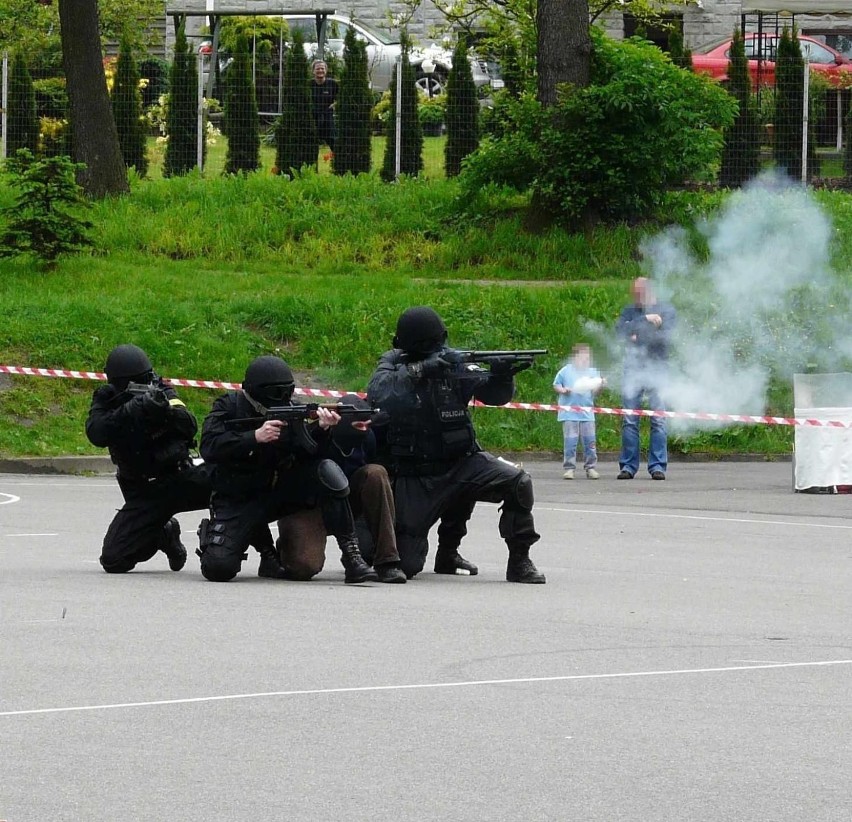 Uzbrojeni po zęby policjanci budzą respekt u najgorszych...