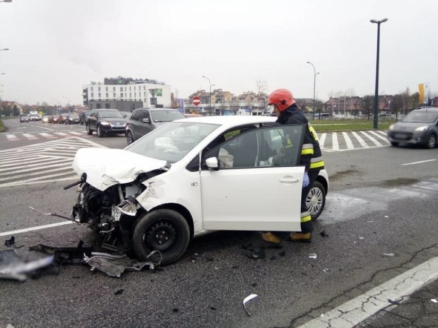 Wypadek w Nowym Sączu. Zderzyły się dwa samochody