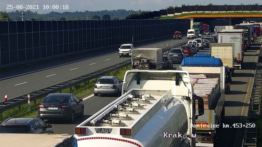 Wypadek na autostradzie A4 w Damienicach, zderzyły się...