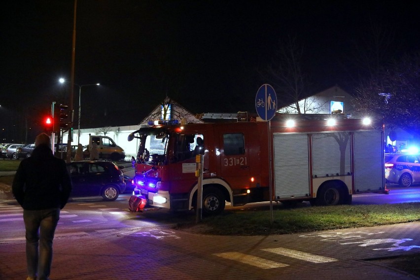 Wypadek przy skrzyżowaniu ul. Kostromskiej i Sikorskiego (koło LIDLa) w Piotrkowie