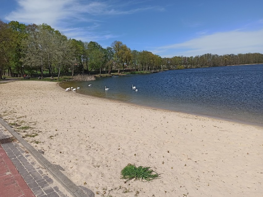 Nieopodal głównej ślesińskiej plaży znajduje się bardziej...