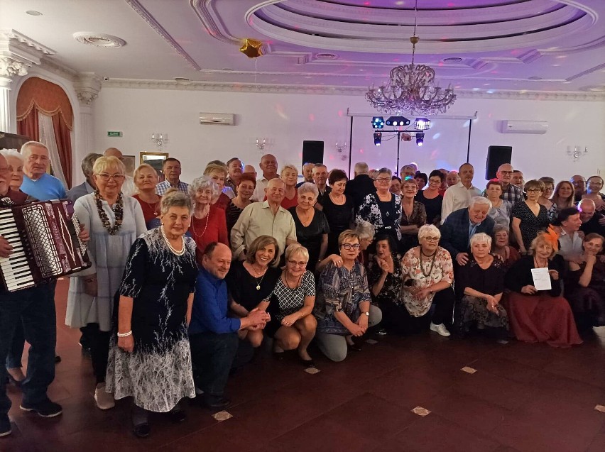 Seniorzy z grupy Radość Życia w Wałbrzychu urządzili zabawę...