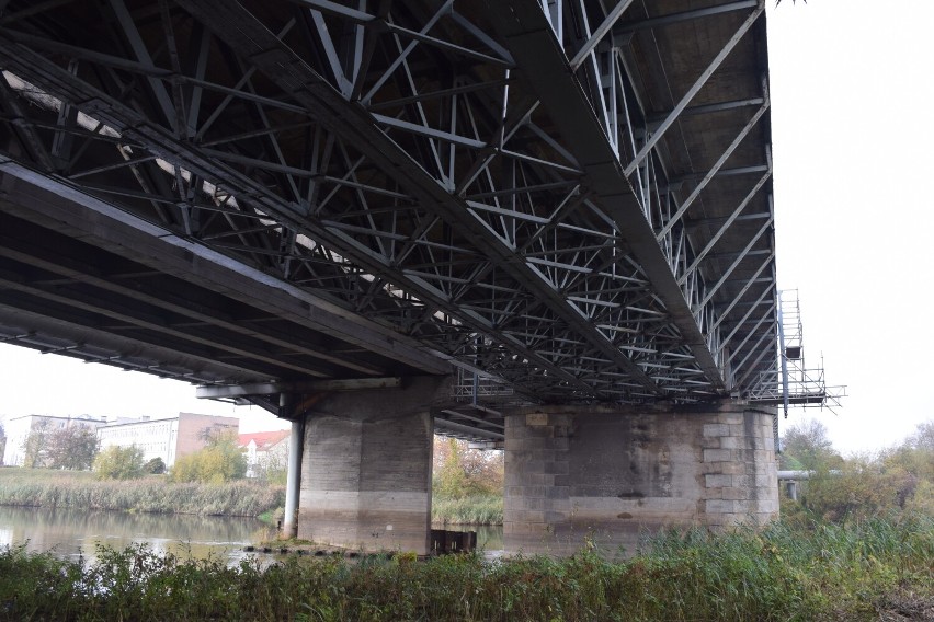 Most na Trasie Warszawskiej w Koninie nie zostanie zamknięty… na razie. Wprowadzono jedno ograniczenie. Czego dotyczy?