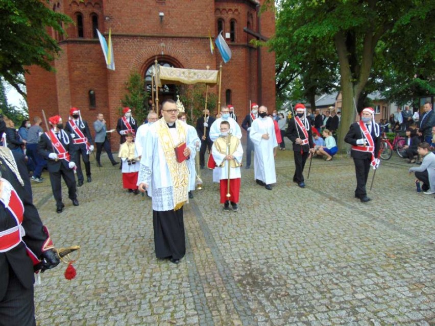 Procesja Bożego Ciała ulicami Budzynia [ZDJĘCIA]