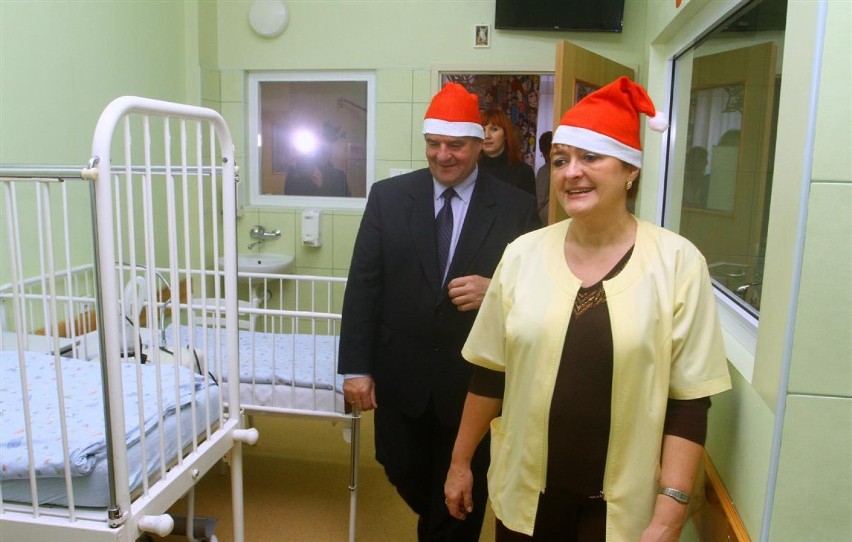 Wiceprezydent Kacperek wręczył dzieciom zabawki w Piotrkowie