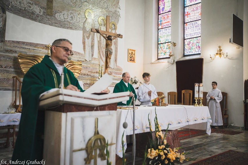 Łapanów ma nowego proboszcza. Ks. Wiesław Grzechynia zastąpił ks. Tadeusza Jarzębaka [ZDJĘCIA]