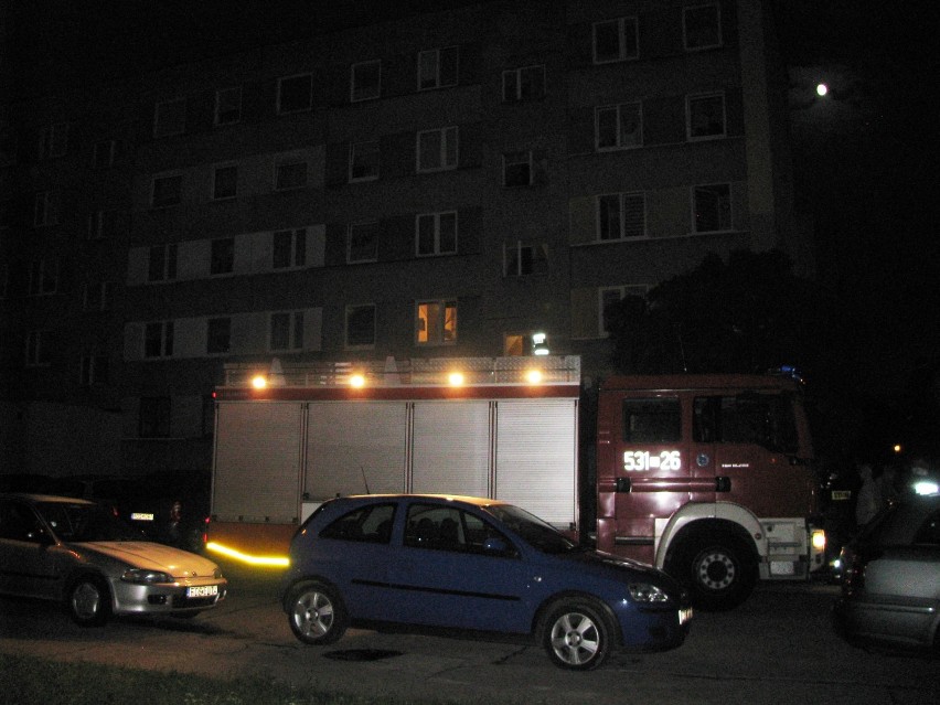 Pożar w bloku w Ostrowie. Zginął mężczyzna [FOTO]