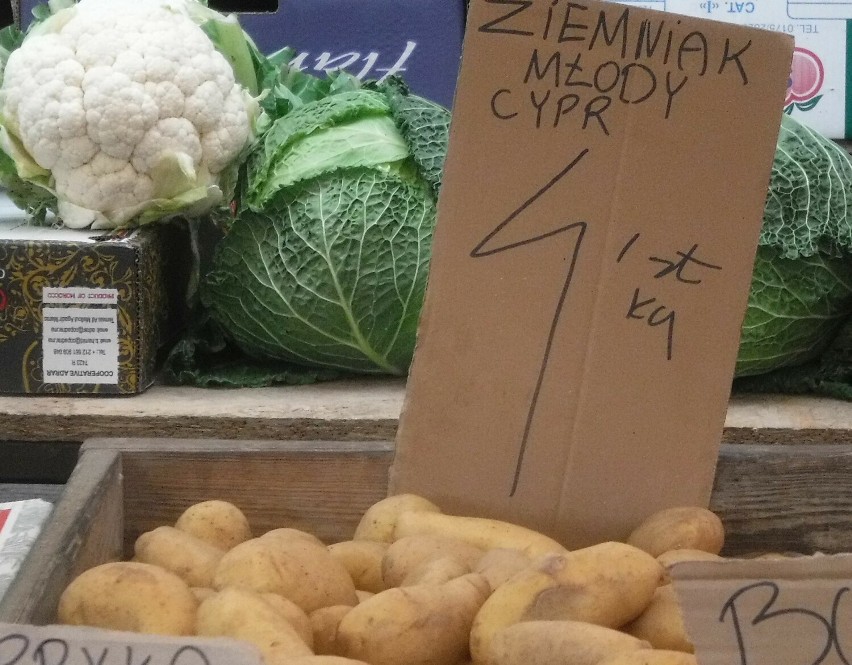 Młode ziemniaki kosztowały4 złote za kilogram