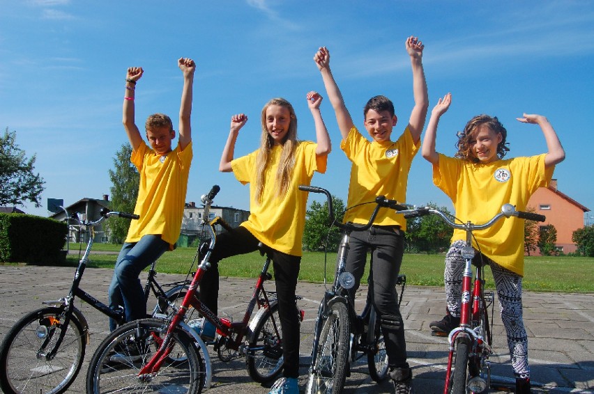 Uczniowie z Łebcza na rowerach