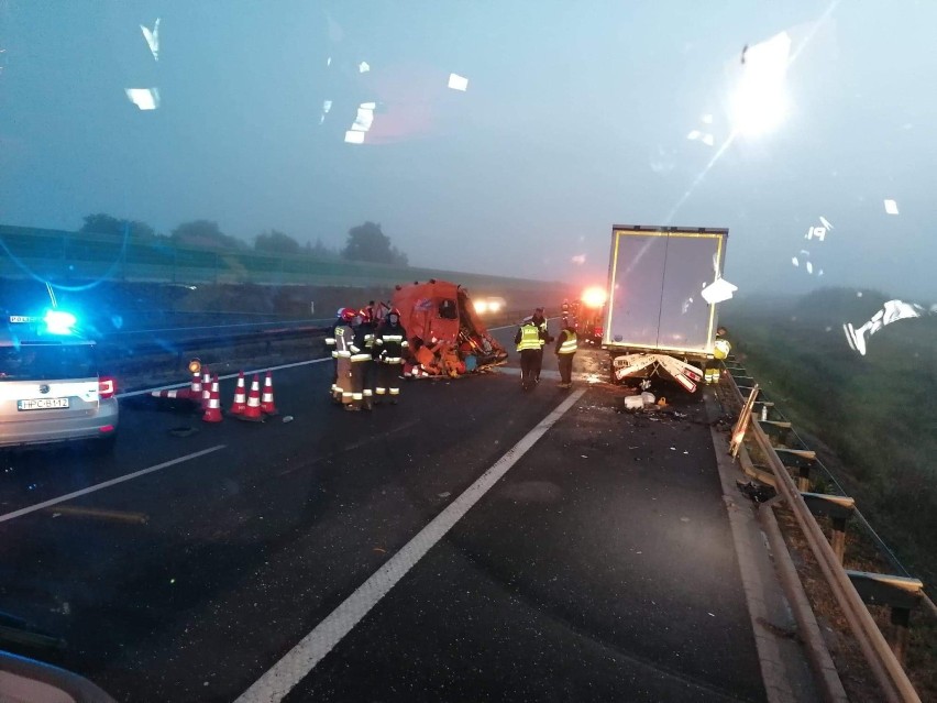 Powiat świecki. Poważny wypadek na autostradzie A1. Zderzyły się cztery auta w tym dwa ciężarowe [zdjęcia]