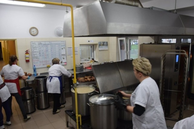 Gmina zleciła pobranie wymazów od 10 pracowników kuchni