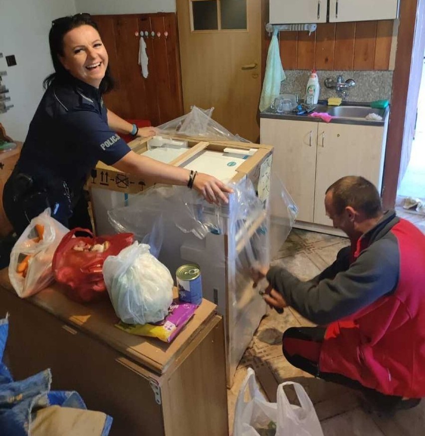 Dzielnicowa z KPP w Opocznie pomogła rodzinie uchodźców z Charkowa. Młoda Ukrainka została wolontariuszką [ZDJĘCIA]