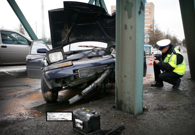 Wypadek S2. Mazda wjechała w ścianę tunelu/zdjęcia ilustracyjne