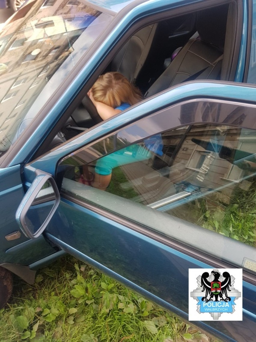 7-latka zabrała kluczyki do samochodu ojca, który odsypiał...