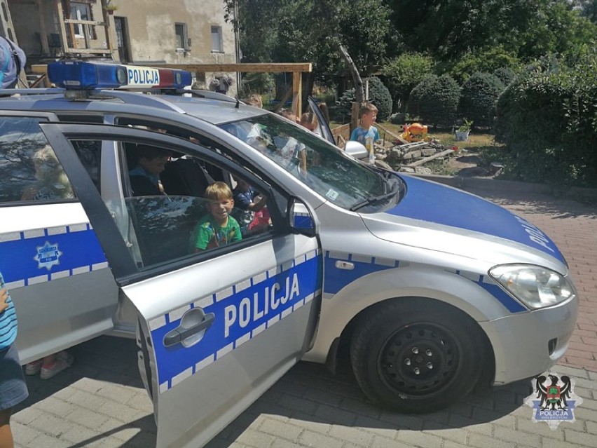 Stare Bogaczowice: Policjanci rozmawiali z dziećmi o bezpieczeństwie