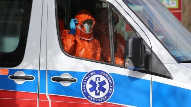 Pacjentkę przewieziono ze szpitala przy ul. Lutyckiej na oddział zakaźny szpitala przy ul. Szwajcarskiej.