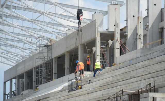 Prace na trybunie południowej stadionu dla Radomiaka przy ulicy Struga 63.