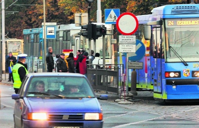 W tym roku na groby dowiezie nas 9 dodatkowych linii tramwajowych i 7 autobusowych