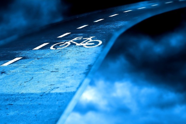 Warszawa będzie mieć świecące ścieżki rowerowe? Jest plan na utworzenie magicznych tras