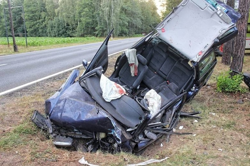 Śmierć 19-latka pod Uniejowem. Tragiczny wypadek na drodze krajowej 72 w Człopach