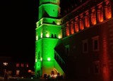 Ratusz w Sandomierzu podświetlony na zielono z okazji Dnia Świętego Patryka. Wyjątkowe okoliczności. Zobaczcie zdjęcia  