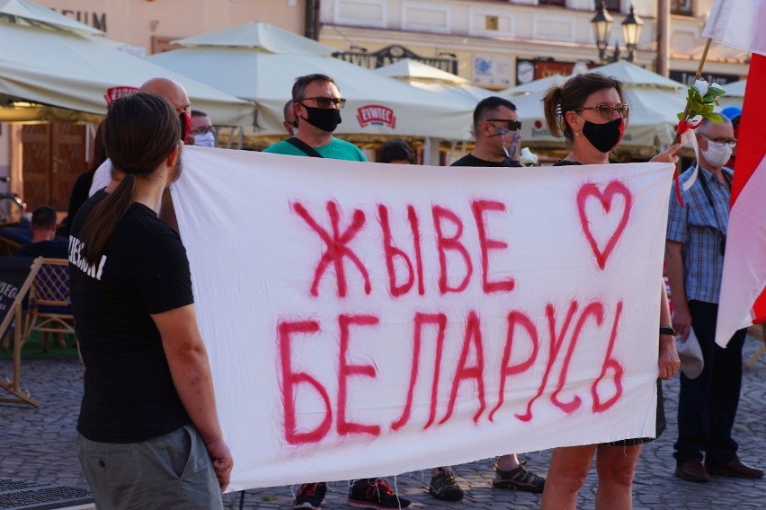 Protesty w Białorusi: rzeszowianie solidarni z naszymi sąsiadami. Manifestacja na Rynku