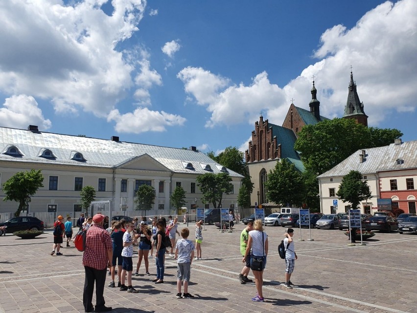 Na olkuskim Rynku stanęła kurtyna wodna [ZDJĘCIA]