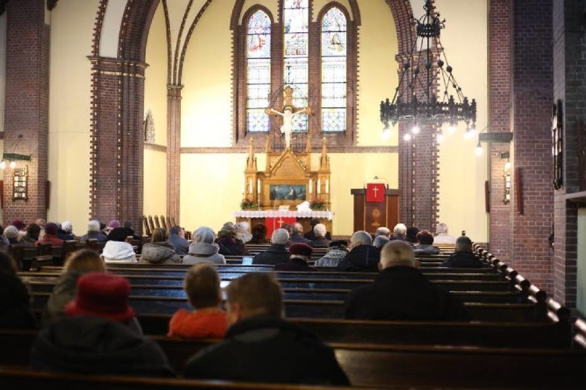Frekwencja na niedzielnych mszach we Włocławku. Do których kościołów chodzi najwięcej wiernych ?