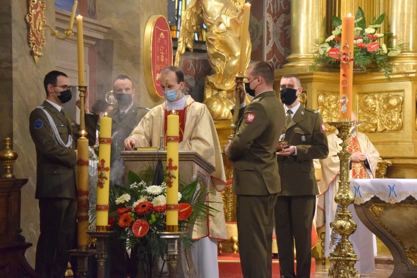 Uroczysta msza święta w katedrze w rocznicę uchwalenia Konstytucji 3 Maja. Przewodniczył jej biskup Jan Piotrowski [ZDJĘCIA]
