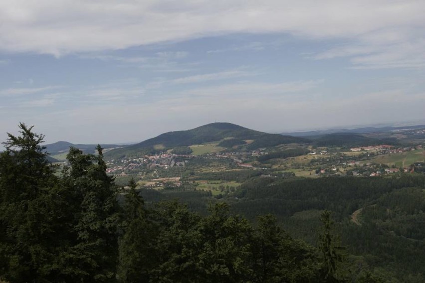 Śmietnik na szczycie Chełmca. Kliknijcie w zdjęcia i...