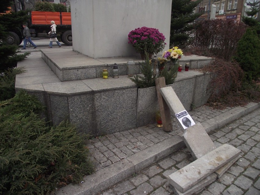 Będzin: &quot;Naprawili&quot; pomnik na Placu Kolei Warszawsko-Wiedeńskiej