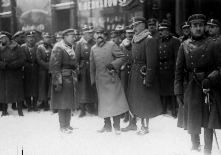 Józef Piłsudski w trakcie uroczystości zaprzysiężenia Wojska...