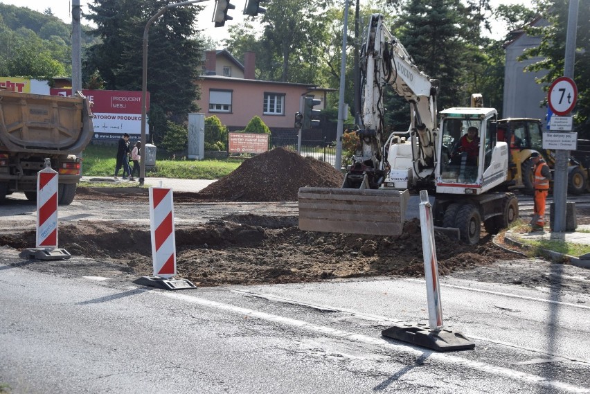 Przebudowa ulic Mieszka I i Chrobrego trwa od maja 2020,...