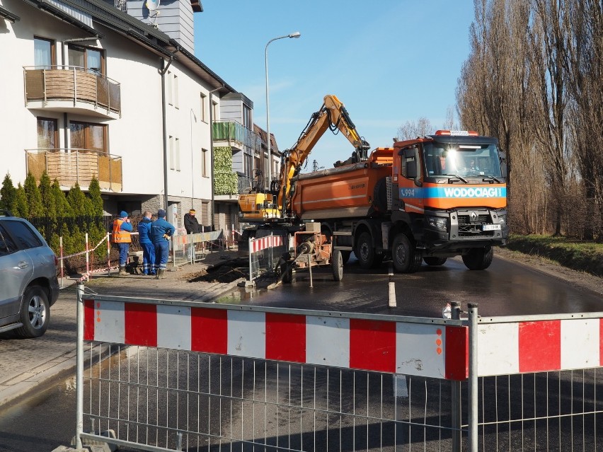 Wielka awaria magistrali wodociągowej na Widzewie. Wstrzymany ruch 