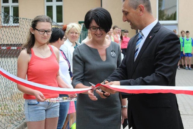 Wydarzenia dnia: 25 maja

Dziś przy Zespole Szkół Specjalnych o godzinie 14 uroczyście otwarto boisko sportowe.

Otwarcie boiska przy Zespole Szkół Specjalnych [Zdjęcia]