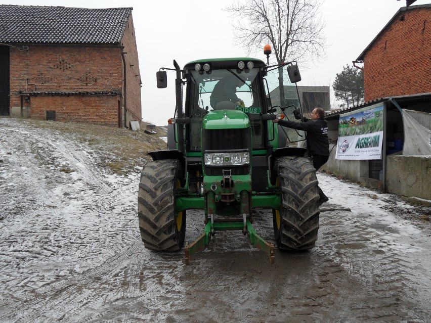 Marek Minkus przygotowuje się na wyprawę traktorem dookoła Polski [ZDJĘCIA, WIDEO]